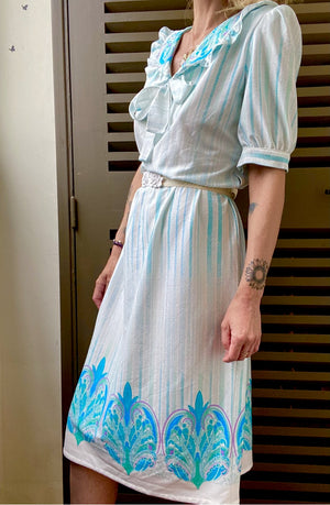 Adorable robe des années 70 col lavallière manches courtes bouffantes