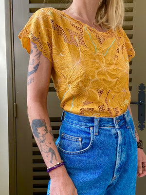 Magnifique blouse en viscose des années 90 avec broderies ajourées