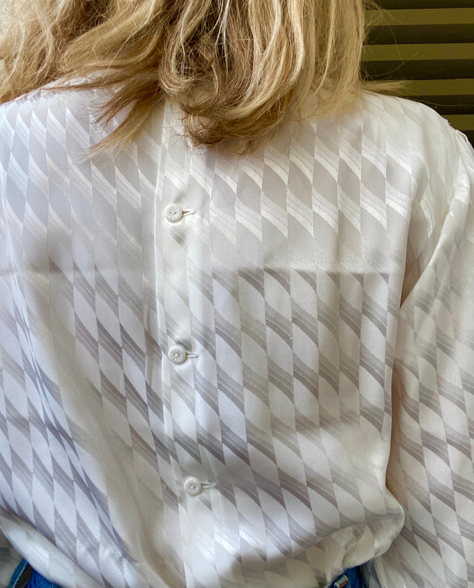 Magnifique blouse satinée des années 80 coupe basque